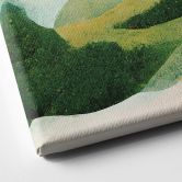 Leinwandbild Treechild - Kleines Dorf inmitten grüner Hügel 
