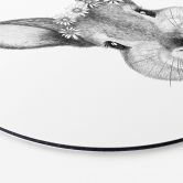 Rundes Wandbild Niedlicher Hase mit Kamillenblumen - Korenkova - Alu-Dibond 