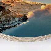 Holzbild Sonnenaufgang über dem schneebedeckten Berg - Annapurna Himal - Rund 