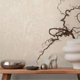 Florale Vliestapete mit Prägung Beige – Struktur-Tapete mit Blütenmuster  