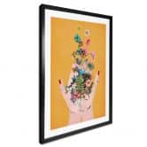 Poster Treechild - Bunte Blumen in Fridas Händen 