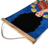 Textielposter Vrouw in een veld met gouden bladeren - Hülya 