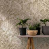 Vliestapete mit strukturiertem Blattmotiv beige Floral 