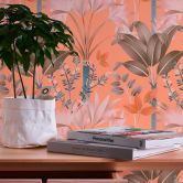 Dschungel-Tapete im grafischen Stil Orange bunt - Vliestapete Palmenblättern 
