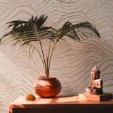 Abstrakt 3D tapet med bølgemønster grå guld - non-woven tapet med metallic effekt  