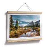 Poster Berg-Idylle am zauberhaften Kiefernwald 