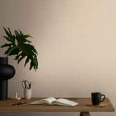 Tekstureret non-woven tapet i lys beige - Enkel elegance til moderne rumkoncepter 