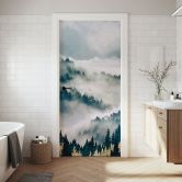 Türfolie Geheimnisvoller Nebel im Wald - SpaceFrog Designs - Selbstklebende Türdeko 