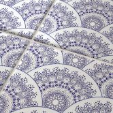 Fliesenaufkleber Geometrische Bögen mit floralem Muster in blau - 12er Set 