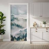 Türfolie Geheimnisvoller Nebel im Wald - SpaceFrog Designs - Selbstklebende Türdeko 